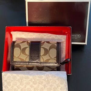 Coach wallet traditional khaki and chestnut colors. NWT